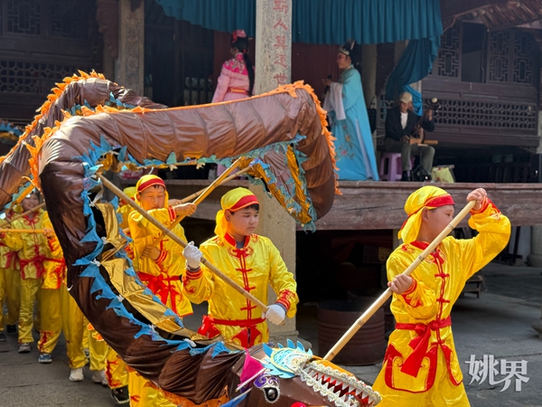 15公斤鳝头举高高！童舞“黄鳝”让非遗“活”起来